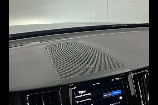 Volvo XC60 2.0 T6 Plug-in hybrid AWD R-Design Trekhaak | Open dak | Adaptive Cruise control | Harman/Kardon | Camera