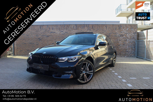 BMW 3 Serie Touring 330E XDRIVE TOURING | Pano | Camera |HUD onder andere voorzien van Panorama dak, ACC, Achteruitrijcamera, Sfeerverlichting, Dode hoek detectie, Front assist, parkeer assistent, Apple CarPlay, Head-up display, Stoelverwarming, Keyless, BMW laserlight & Elektrische trekhaak.