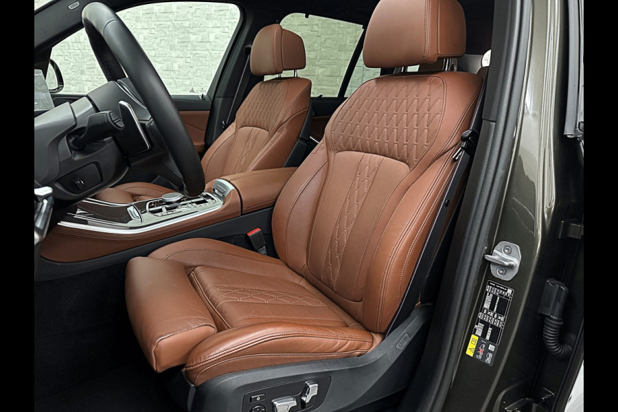 BMW X5 50e 490pk M-Pro Individual | ACC | 360 | Carbon | Stoelventilatie | 22" | Softclose | TH | Panodak | Comfort Seats | Driving Prof. | Park Prof. | Comfort plus | Manhattan met Tartufo Merino! Fabr. Gar. 06-2027 | NL-Auto | BTW.