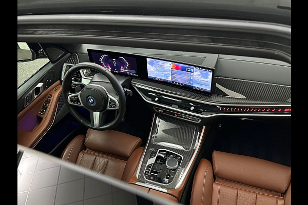 BMW X5 50e 490pk M-Pro Individual | ACC | 360 | Carbon | Stoelventilatie | 22" | Softclose | TH | Panodak | Comfort Seats | Driving Prof. | Park Prof. | Comfort plus | Manhattan met Tartufo Merino! Fabr. Gar. 06-2027 | NL-Auto | BTW.