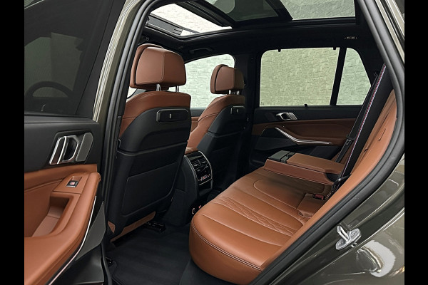 BMW X5 50e 490pk M-Pro Individual | ACC | 360 | Carbon | Stoelventilatie | 22" | Softclose | TH | Panodak | Comfort Seats | Driving Prof. | Park Prof. | Comfort plus | Manhattan met Tartufo Merino! Fabr. Gar. 06-2027 | NL-Auto | BTW.