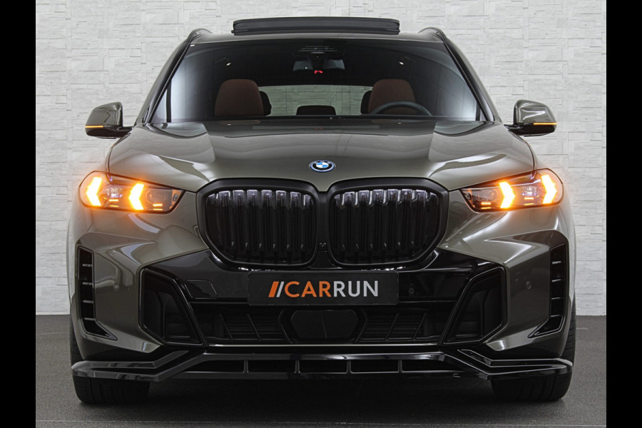 BMW X5 50e 490pk M-Pro Individual | ACC | 360 | Carbon | Stoelventilatie | 22" | Softclose | TH | Panodak | Comfort Seats | Driving Prof. | Park Prof. | Comfort plus | Manhattan met Tartufo Merino! Fabr. Gar. 06-2027 | NL-Auto | BTW.