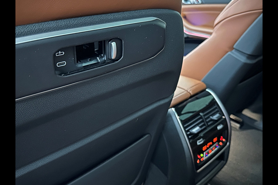 BMW X5 50e 490pk M-Pro Individual | ACC | 360 | Carbon | Stoelventilatie | 22" | Softclose | TH | Panodak | Comfort Seats | Driving Prof. | Park Prof. | Comfort plus | Manhattan met Tartufo Merino! Fabr. Gar. 06-2027 | NL-Auto | BTW.