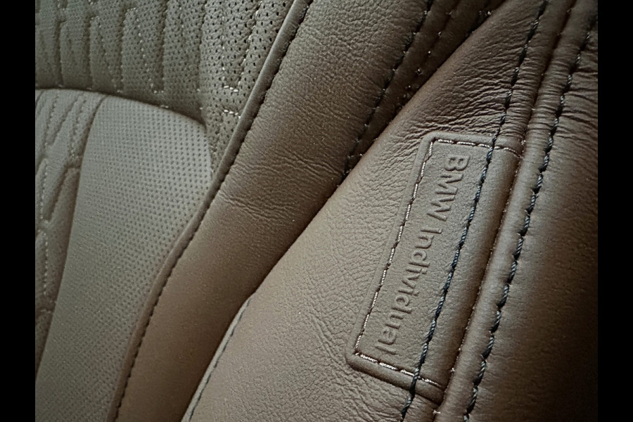 BMW X5 50e 490pk M-Pro Individual | ACC | 360 | Carbon | Stoelventilatie | 22" | Softclose | TH | Panodak | Comfort Seats | Driving Prof. | Park Prof. | Comfort plus | Manhattan met Tartufo Merino! Fabr. Gar. 06-2027 | NL-Auto | BTW.