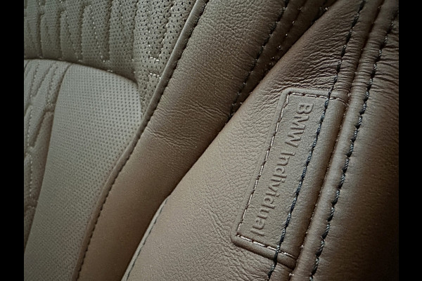 BMW X5 50e 490pk M-Pro Individual | ACC | 360 | Carbon | Stoelventilatie | 22" | Softclose | TH | Panodak | Comfort Seats | Driving Prof. | Park Prof. | Comfort plus | Manhattan met Tartufo Merino! Fabr. Gar. 06-2027 | NL-Auto | BTW.