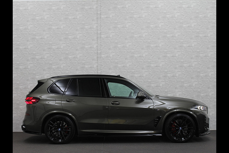 BMW X5 50e 490pk M-Pro Individual | ACC | 360 | Carbon | Stoelventilatie | 22" | Softclose | TH | Panodak | Comfort Seats | Driving Prof. | Park Prof. | Comfort plus | Manhattan met Tartufo Merino! Fabr. Gar. 06-2027 | NL-Auto | BTW.