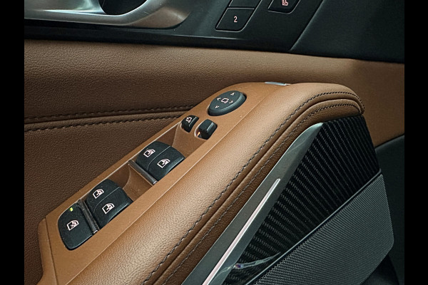 BMW X5 50e 490pk M-Pro Individual | ACC | 360 | Carbon | Stoelventilatie | 22" | Softclose | TH | Panodak | Comfort Seats | Driving Prof. | Park Prof. | Comfort plus | Manhattan met Tartufo Merino! Fabr. Gar. 06-2027 | NL-Auto | BTW.