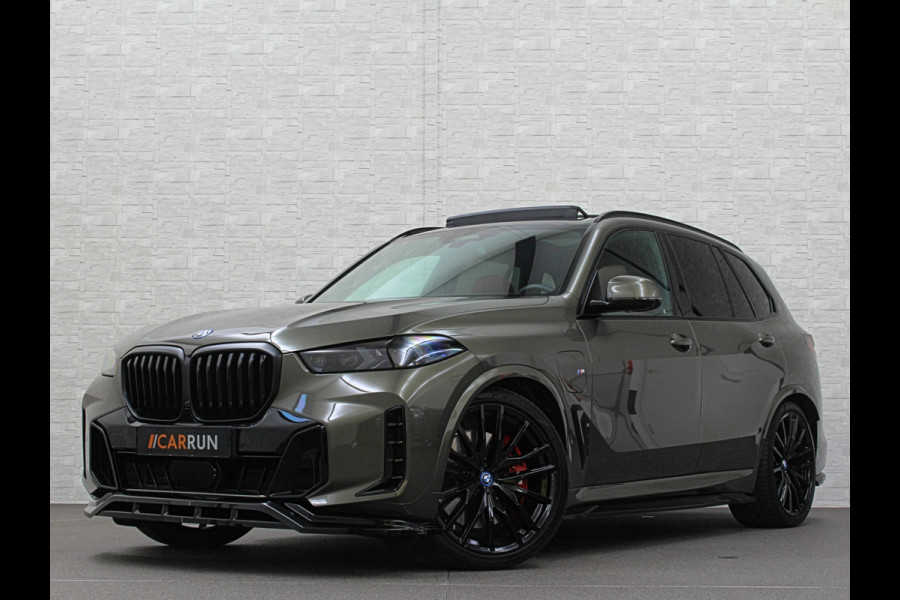 BMW X5 50e 490pk M-Pro Individual | ACC | 360 | Carbon | Stoelventilatie | 22" | Softclose | TH | Panodak | Comfort Seats | Driving Prof. | Park Prof. | Comfort plus | Manhattan met Tartufo Merino! Fabr. Gar. 06-2027 | NL-Auto | BTW.
