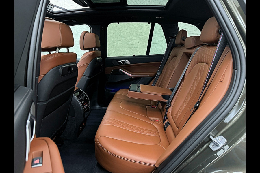 BMW X5 50e 490pk M-Pro Individual | ACC | 360 | Carbon | Stoelventilatie | 22" | Softclose | TH | Panodak | Comfort Seats | Driving Prof. | Park Prof. | Comfort plus | Manhattan met Tartufo Merino! Fabr. Gar. 06-2027 | NL-Auto | BTW.