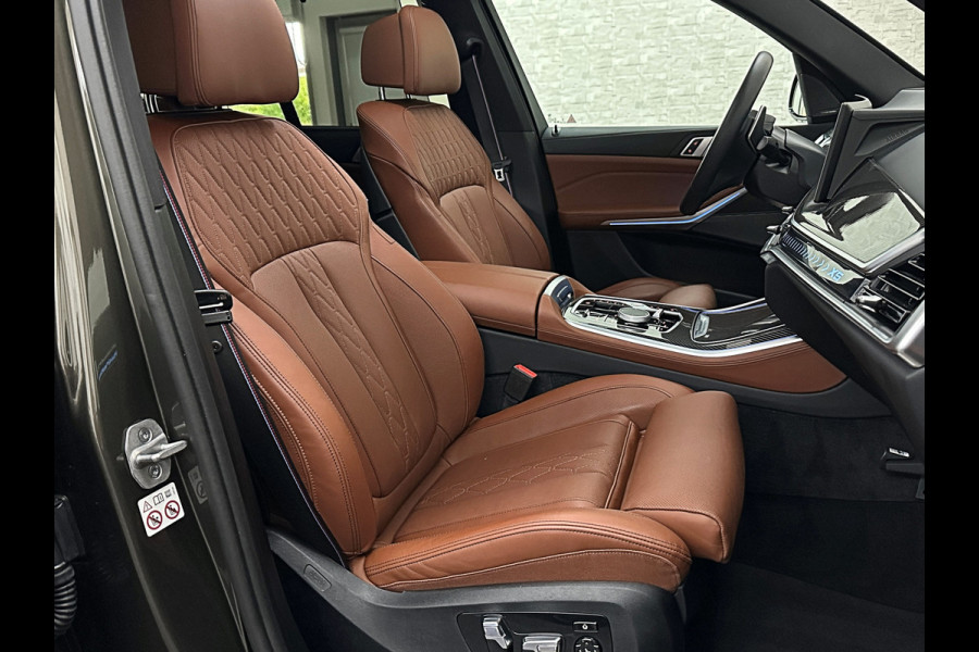 BMW X5 50e 490pk M-Pro Individual | ACC | 360 | Carbon | Stoelventilatie | 22" | Softclose | TH | Panodak | Comfort Seats | Driving Prof. | Park Prof. | Comfort plus | Manhattan met Tartufo Merino! Fabr. Gar. 06-2027 | NL-Auto | BTW.