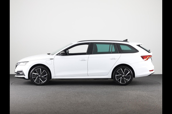 Škoda Octavia Combi 1.4 TSI iV PHEV Sportline Business 204pk  Plug in Hybrid | Navigatie | 18 inch Lichtmetalen velgen | Travel Pakket