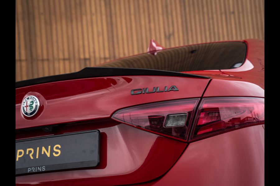 Alfa Romeo Giulia 2.0T Veloce 280pk RWD | Harman/Kardon | Lederen dash. | 19 inch | Adapt. cruise