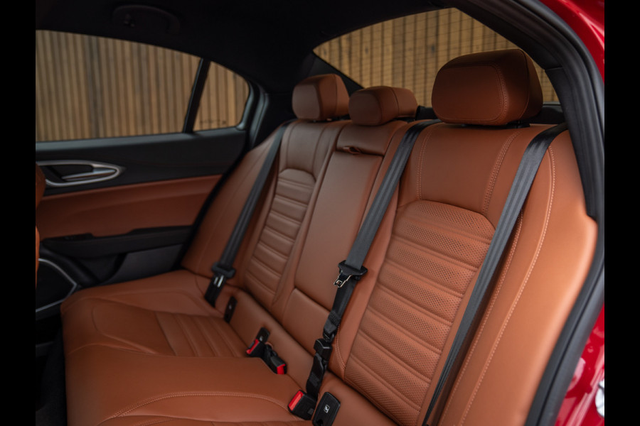 Alfa Romeo Giulia 2.0T Veloce 280pk RWD | Harman/Kardon | Lederen dash. | 19 inch | Adapt. cruise