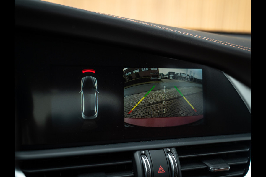 Alfa Romeo Giulia 2.0T Veloce 280pk RWD | Harman/Kardon | Lederen dash. | 19 inch | Adapt. cruise