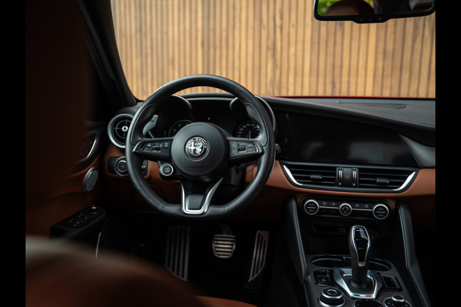 Alfa Romeo Giulia 2.0T Veloce 280pk RWD | Harman/Kardon | Lederen dash. | 19 inch | Adapt. cruise