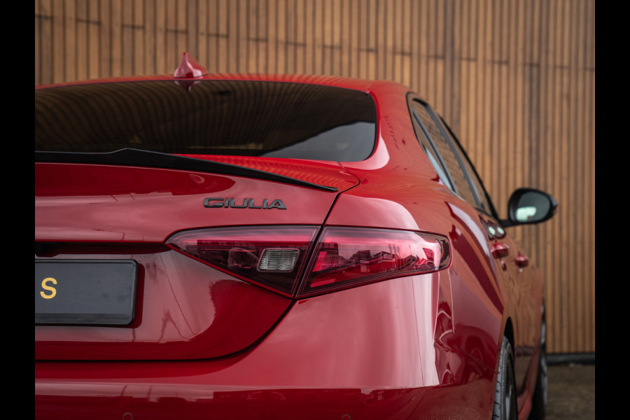 Alfa Romeo Giulia 2.0T Veloce 280pk RWD | Harman/Kardon | Lederen dash. | 19 inch | Adapt. cruise