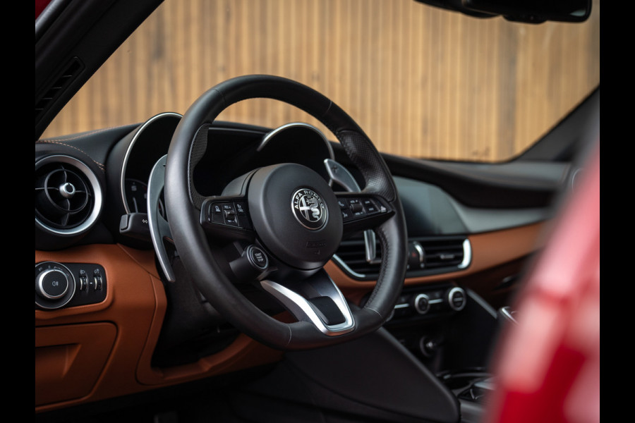 Alfa Romeo Giulia 2.0T Veloce 280pk RWD | Harman/Kardon | Lederen dash. | 19 inch | Adapt. cruise