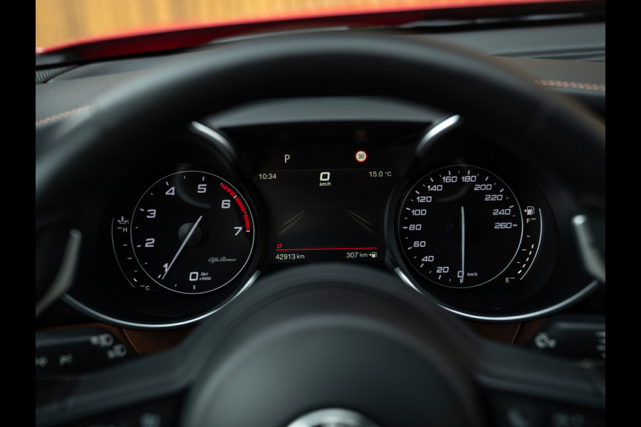 Alfa Romeo Giulia 2.0T Veloce 280pk RWD | Harman/Kardon | Lederen dash. | 19 inch | Adapt. cruise