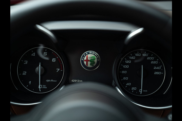 Alfa Romeo Giulia 2.0T Veloce 280pk RWD | Harman/Kardon | Lederen dash. | 19 inch | Adapt. cruise