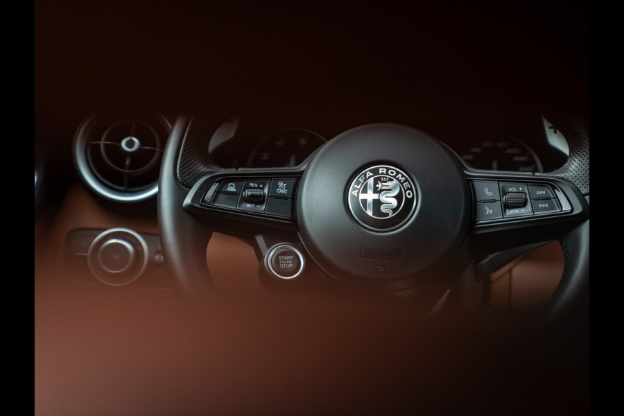 Alfa Romeo Giulia 2.0T Veloce 280pk RWD | Harman/Kardon | Lederen dash. | 19 inch | Adapt. cruise
