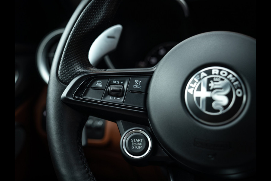 Alfa Romeo Giulia 2.0T Veloce 280pk RWD | Harman/Kardon | Lederen dash. | 19 inch | Adapt. cruise