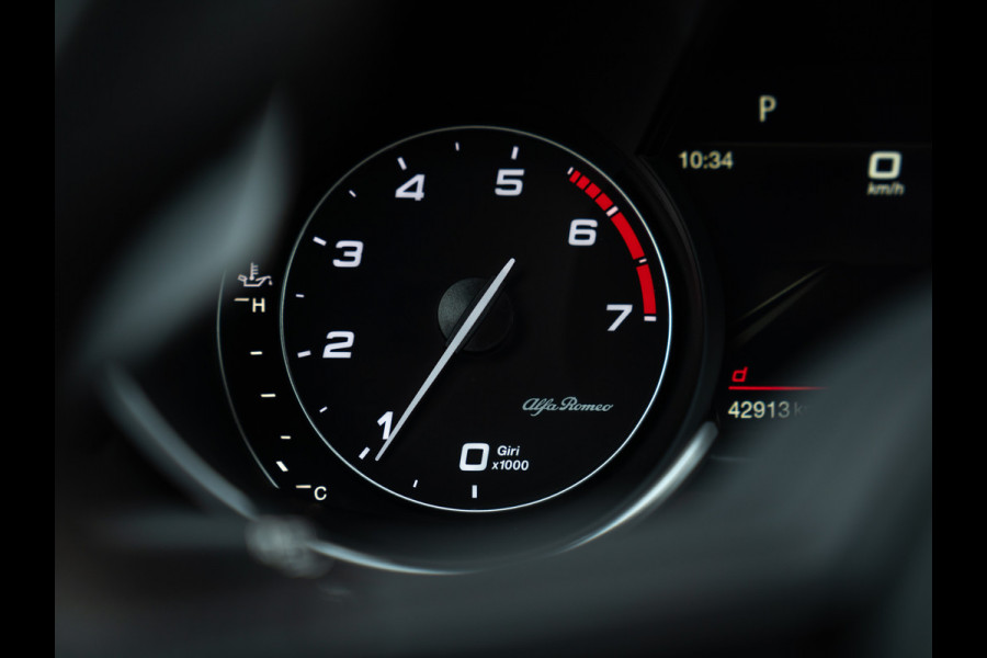 Alfa Romeo Giulia 2.0T Veloce 280pk RWD | Harman/Kardon | Lederen dash. | 19 inch | Adapt. cruise