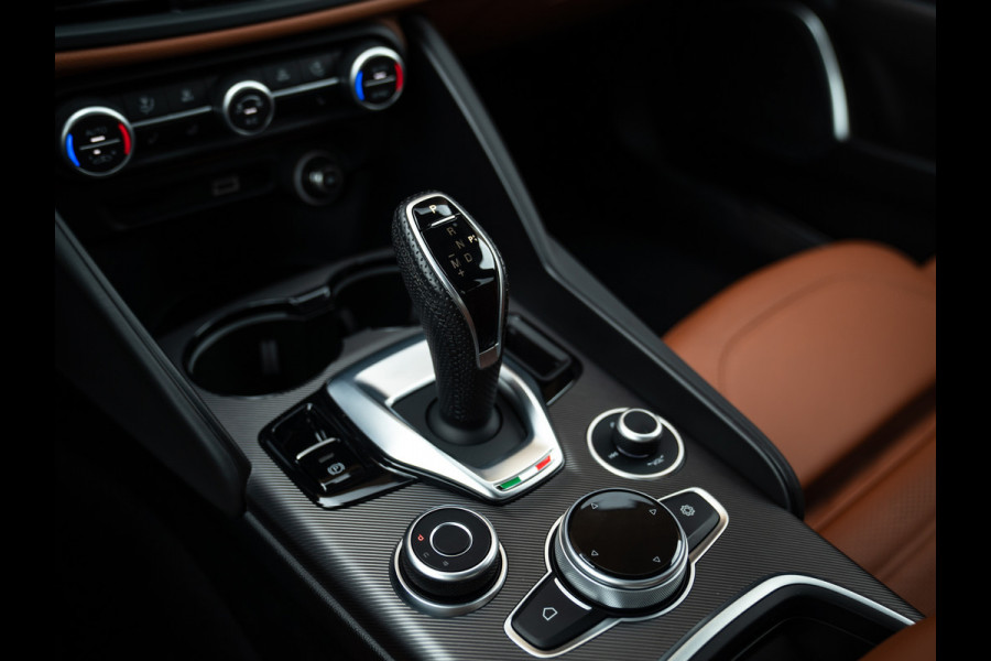 Alfa Romeo Giulia 2.0T Veloce 280pk RWD | Harman/Kardon | Lederen dash. | 19 inch | Adapt. cruise