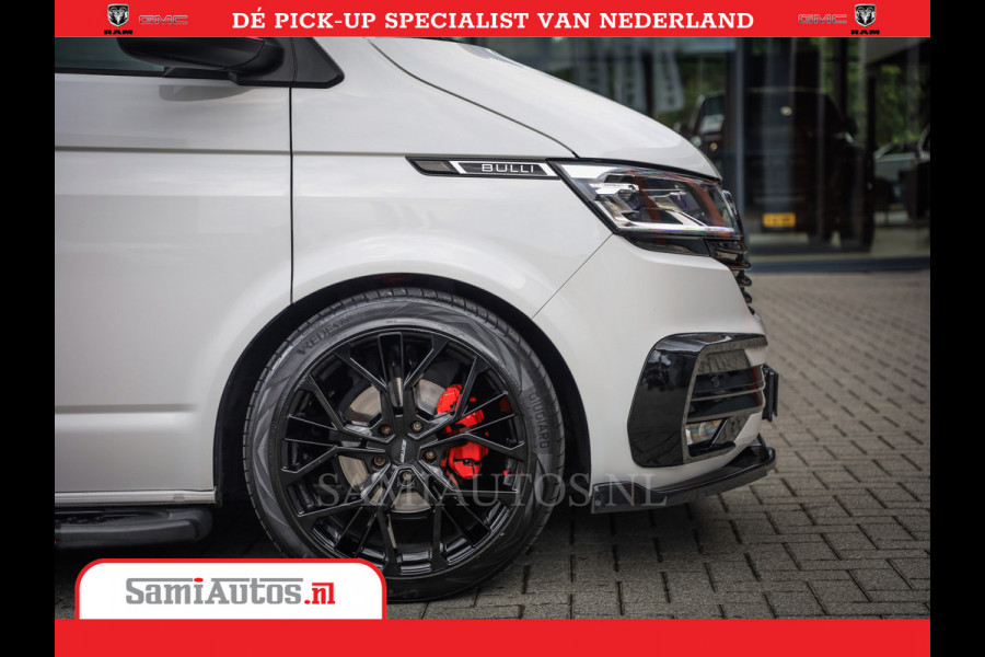 Volkswagen Transporter 2.0 TDI DC L2H1 30 Bulli 6 Persoons | Zeer Dik | In Zeer Goede Conditie | Comfortabele Dubbele Cabine met 6 Zitplaatsen | Body Kit | 20 Inch Brede Zwarte Wielen | Full Led | Camera | 2X Schuif Deuren |