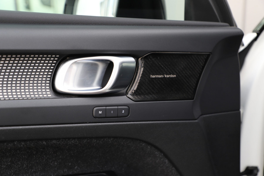 Volvo XC40 1.5 T5 Recharge Inscription | 262PK | Keyles-go | Harman/kardon | Memory | Blis | Stuurwielverw. | Stoelverw. | ACC | Led | 2020