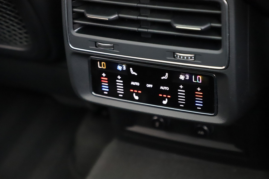 Audi SQ7 4.0 TFSI Quattro 7pers. | 507PK | Luchtvering | Achterasbesturing | Massage | Head-up | Keyles-go | Pano | B&O | Carbon | Sfeerv