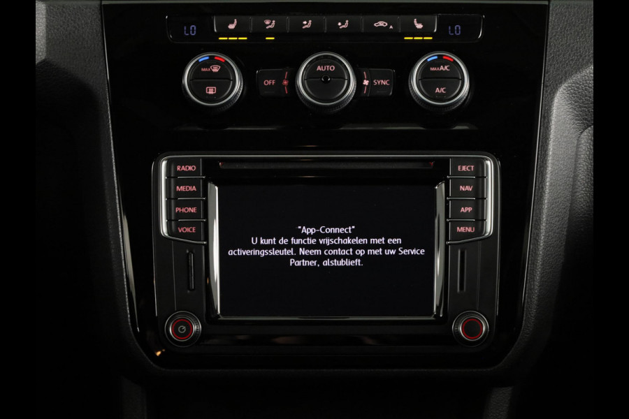 Volkswagen Caddy Maxi 1.4 TSI Trendline 125 pk Automaat (DSG) | Navigatie | Trekhaak | Parkeersensoren (Park assist) | Achteruitrijcamera | Stoelverwarming | Autom. airco |