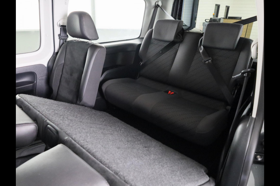 Volkswagen Caddy Maxi 1.4 TSI Trendline 125 pk Automaat (DSG) | Navigatie | Trekhaak | Parkeersensoren (Park assist) | Achteruitrijcamera | Stoelverwarming | Autom. airco |