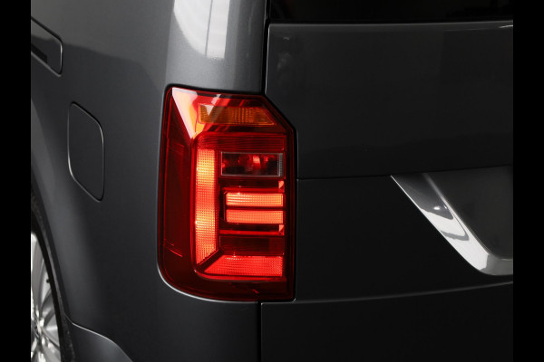 Volkswagen Caddy Maxi 1.4 TSI Trendline 125 pk Automaat (DSG) | Navigatie | Trekhaak | Parkeersensoren (Park assist) | Achteruitrijcamera | Stoelverwarming | Autom. airco |