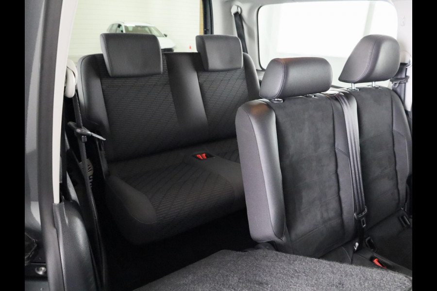 Volkswagen Caddy Maxi 1.4 TSI Trendline 125 pk Automaat (DSG) | Navigatie | Trekhaak | Parkeersensoren (Park assist) | Achteruitrijcamera | Stoelverwarming | Autom. airco |