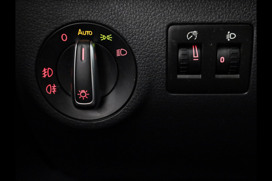Volkswagen Caddy Maxi 1.4 TSI Trendline 125 pk Automaat (DSG) | Navigatie | Trekhaak | Parkeersensoren (Park assist) | Achteruitrijcamera | Stoelverwarming | Autom. airco |