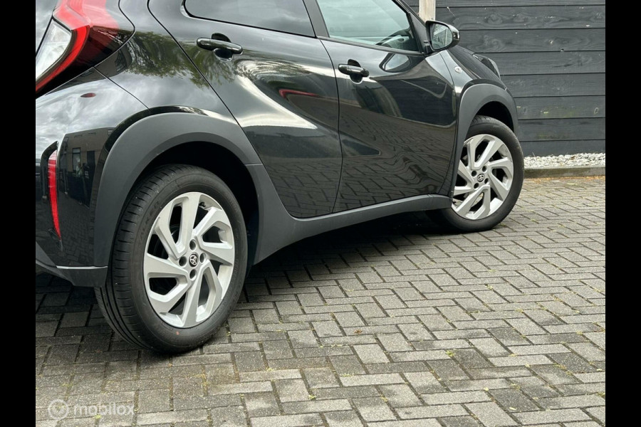 Toyota Aygo X 1.0 VVT-i S-CVT Automaat LED verl. / LM / Clima / Carplay / 10.250KM!!!