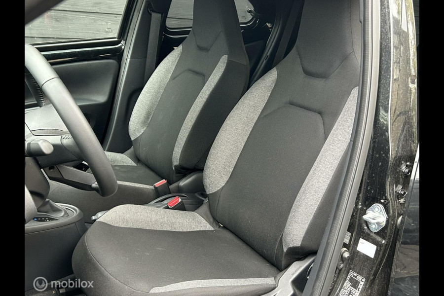 Toyota Aygo X 1.0 VVT-i S-CVT Automaat LED verl. / LM / Clima / Carplay / 10.250KM!!!