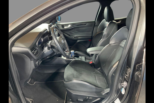 Ford FOCUS Wagon 2.3 EcoBoost ST-3 | Automaat 280pk! | Panoramadak | Winter Pack | Adaptive cruise control | Adaptive LED | Head up Display | Camera | 2 bandensets