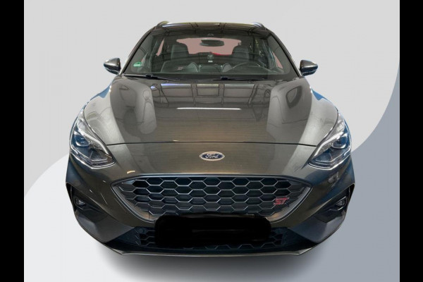 Ford FOCUS Wagon 2.3 EcoBoost ST-3 | Automaat 280pk! | Panoramadak | Winter Pack | Adaptive cruise control | Adaptive LED | Head up Display | Camera | 2 bandensets