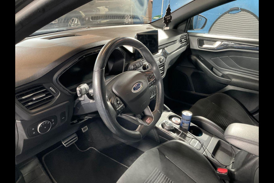 Ford FOCUS Wagon 2.3 EcoBoost ST-3 | Automaat 280pk! | Panoramadak | Winter Pack | Adaptive cruise control | Adaptive LED | Head up Display | Camera | 2 bandensets