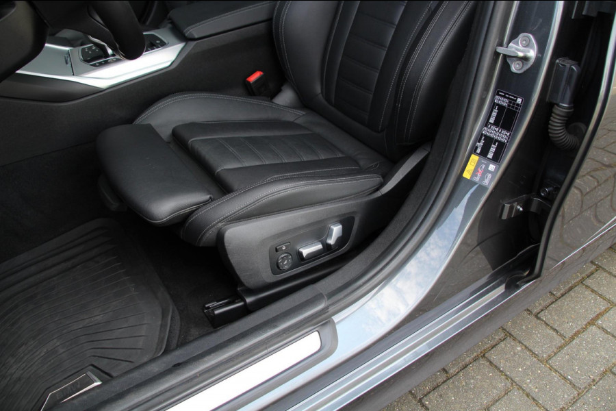 BMW 3 Serie Touring 330e xDrive Sport | Laser | Pano | Leder | ACC