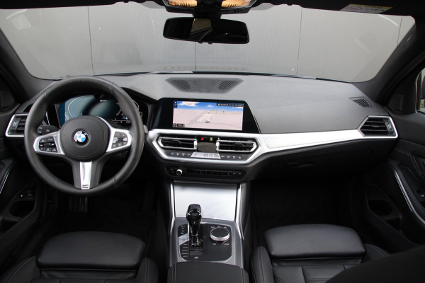 BMW 3 Serie Touring 330e xDrive Sport | Laser | Pano | Leder | ACC