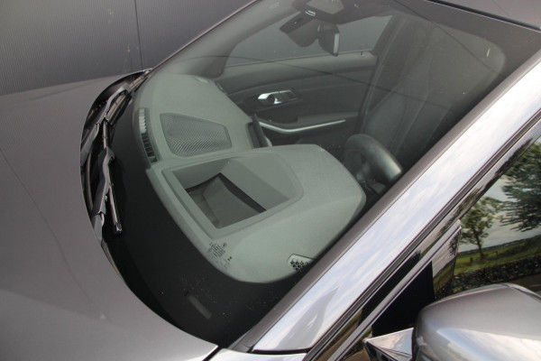 BMW 3 Serie Touring 330e xDrive Sport | Laser | Pano | Leder | ACC