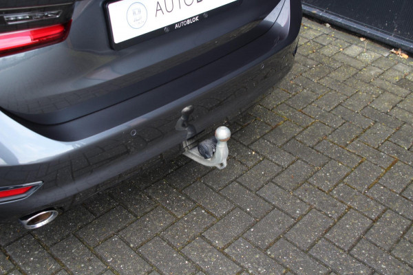 BMW 3 Serie Touring 330e xDrive Sport | Laser | Pano | Leder | ACC