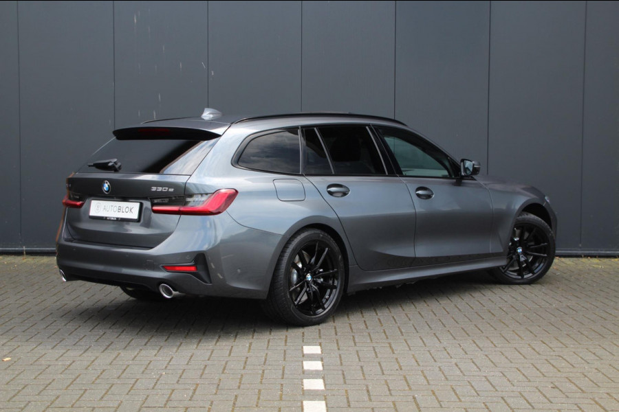 BMW 3 Serie Touring 330e xDrive Sport | Laser | Pano | Leder | ACC