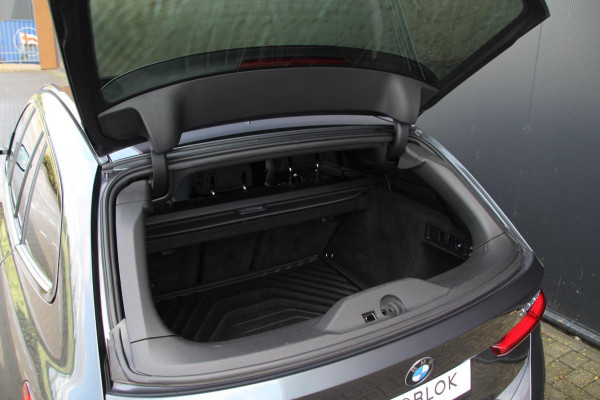 BMW 3 Serie Touring 330e xDrive Sport | Laser | Pano | Leder | ACC
