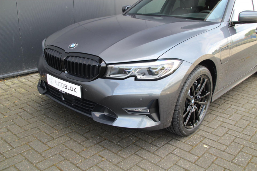 BMW 3 Serie Touring 330e xDrive Sport | Laser | Pano | Leder | ACC