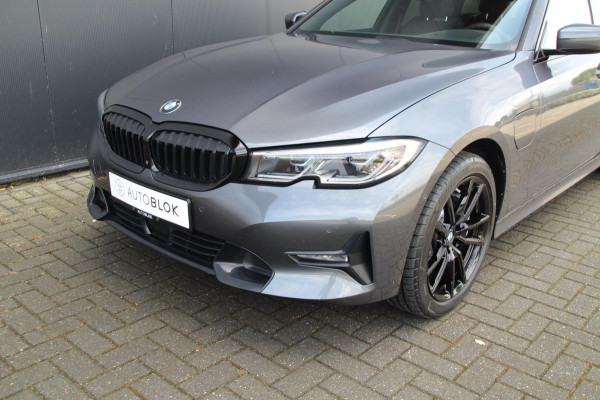 BMW 3 Serie Touring 330e xDrive Sport | Laser | Pano | Leder | ACC