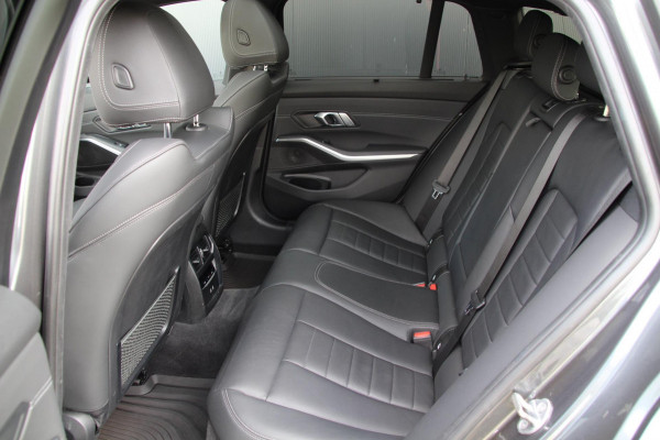 BMW 3 Serie Touring 330e xDrive Sport | Laser | Pano | Leder | ACC