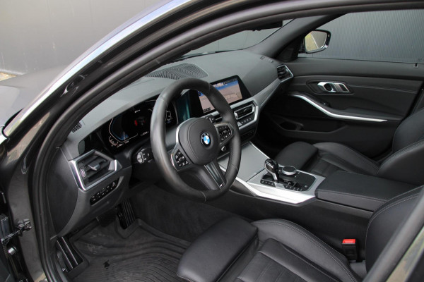 BMW 3 Serie Touring 330e xDrive Sport | Laser | Pano | Leder | ACC
